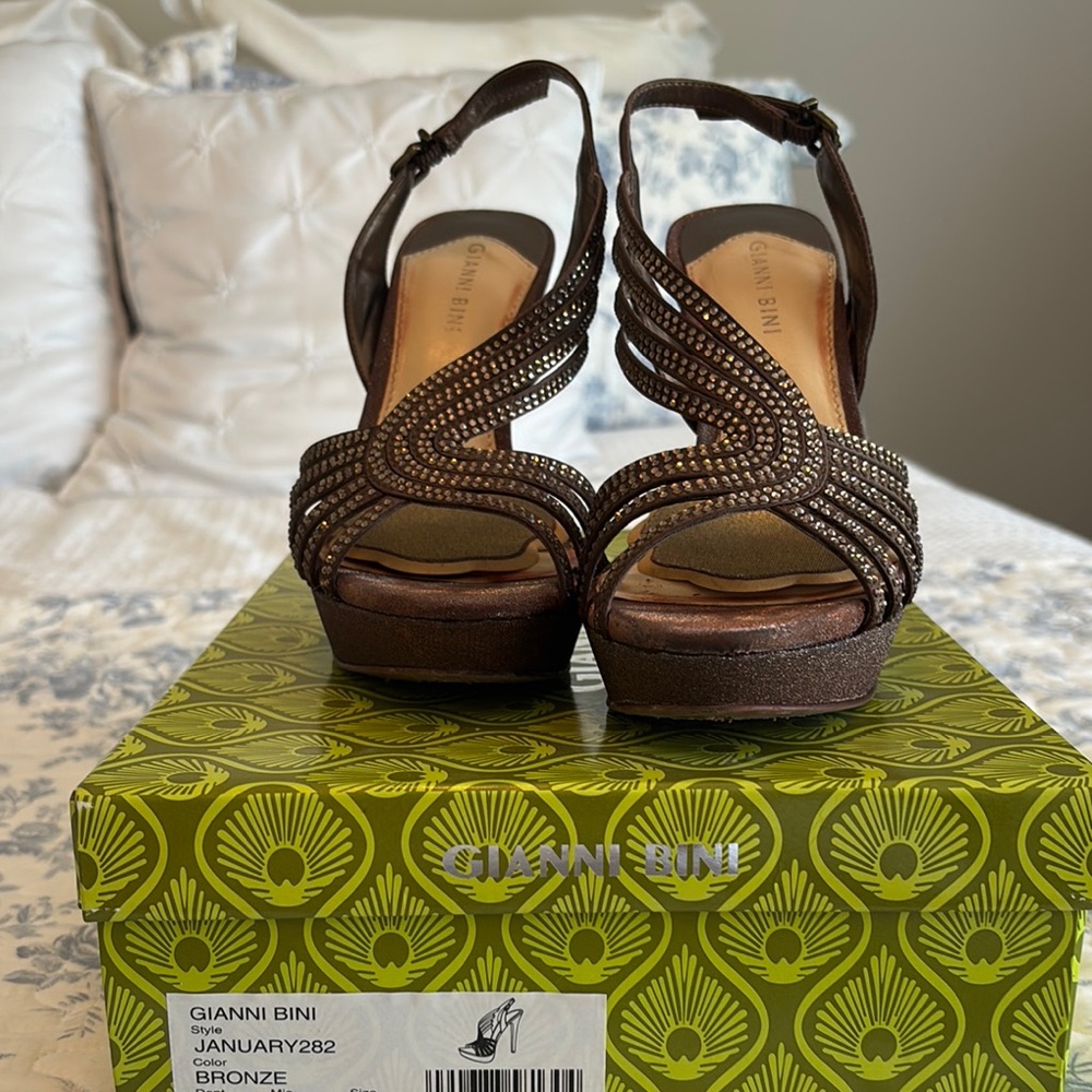 Gianni Bini Brown Heels with Woven Design